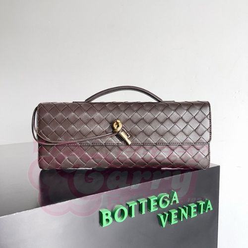 Bottega Veneta Andiamo Clutch with Handle in Fondant Intrecciato Lambskin